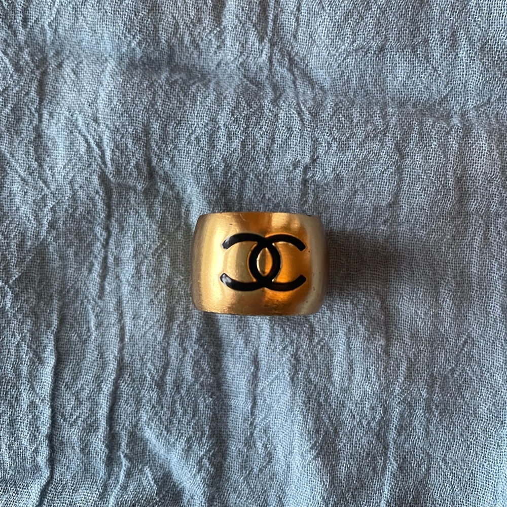 Vintage Chanel Y2K ring luxury